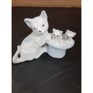 Vintage Porcelain Cat With 2 Kittens Sitting in A Hat Blue White Made in Japan